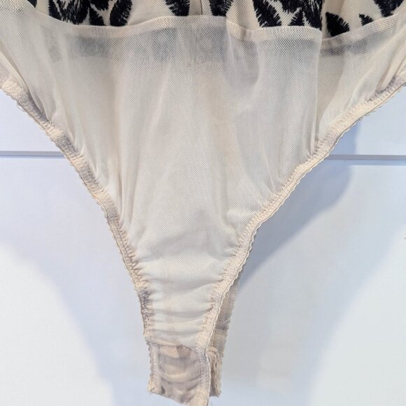 Honey Punch Bodysuit Sz M Beige Mesh Black Floral Embroidered Deep V Neck - Picture 2 of 7